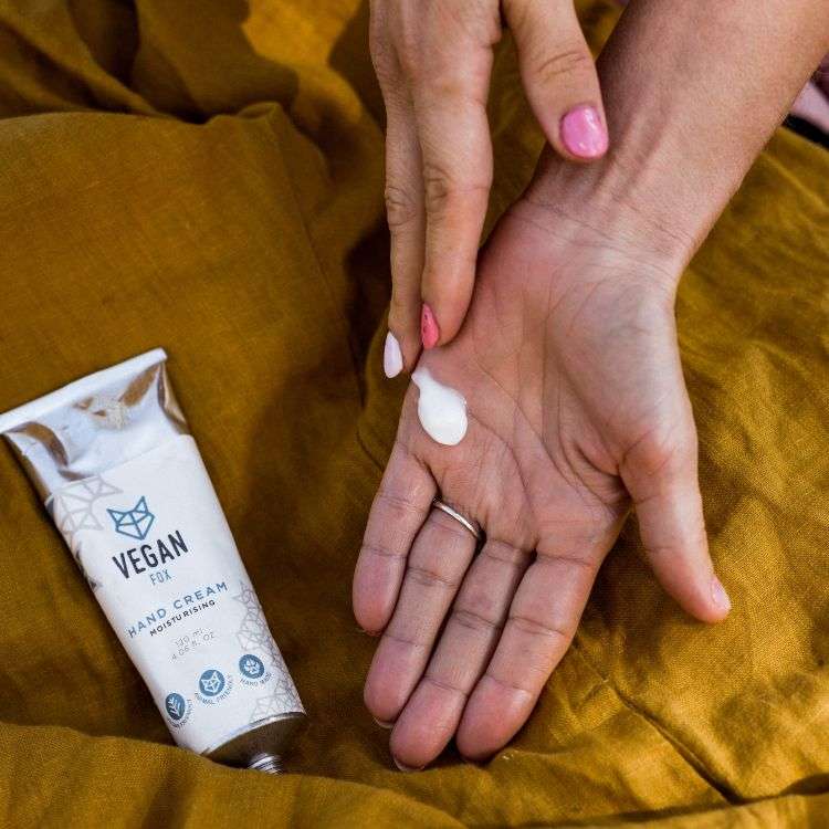 hand_cream_moistur.jpg Mitrinošs roku krēms ar avokado eļļu, 120 ml