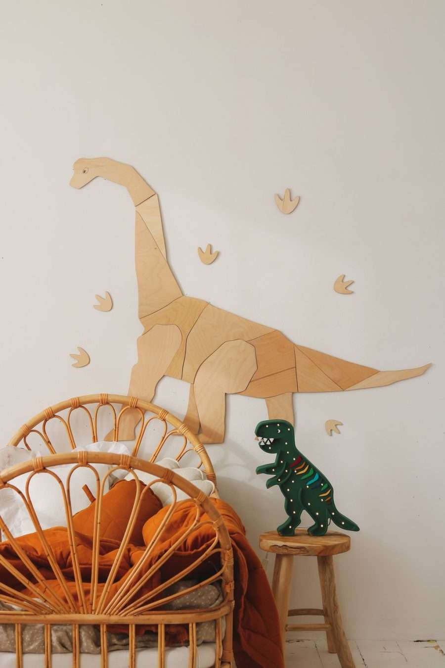 Origami diplodoka dinozaurs – koka sienas dekorācija, vidēja