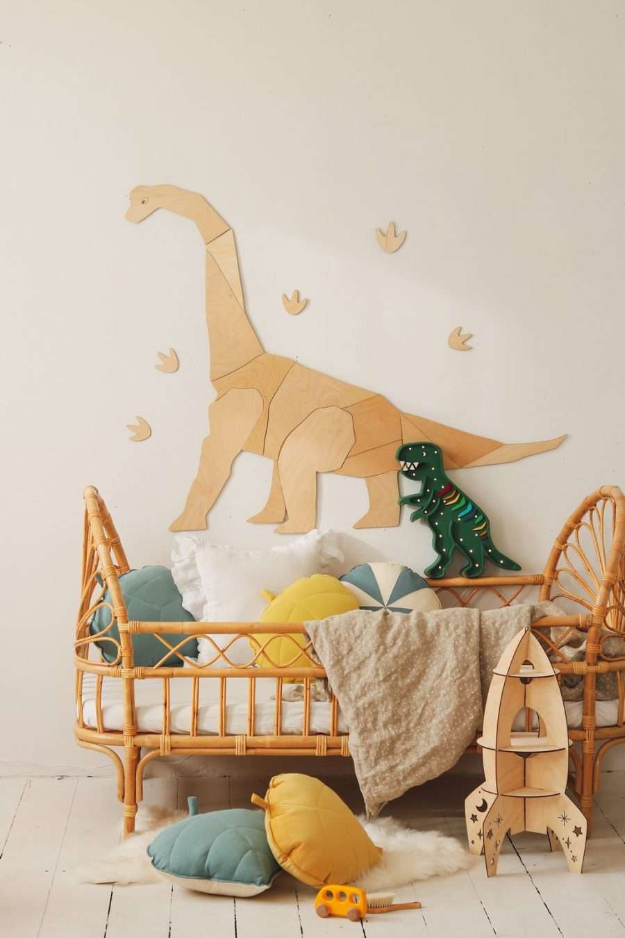 Origami diplodoka dinozaurs – koka sienas dekorācija, vidēja
